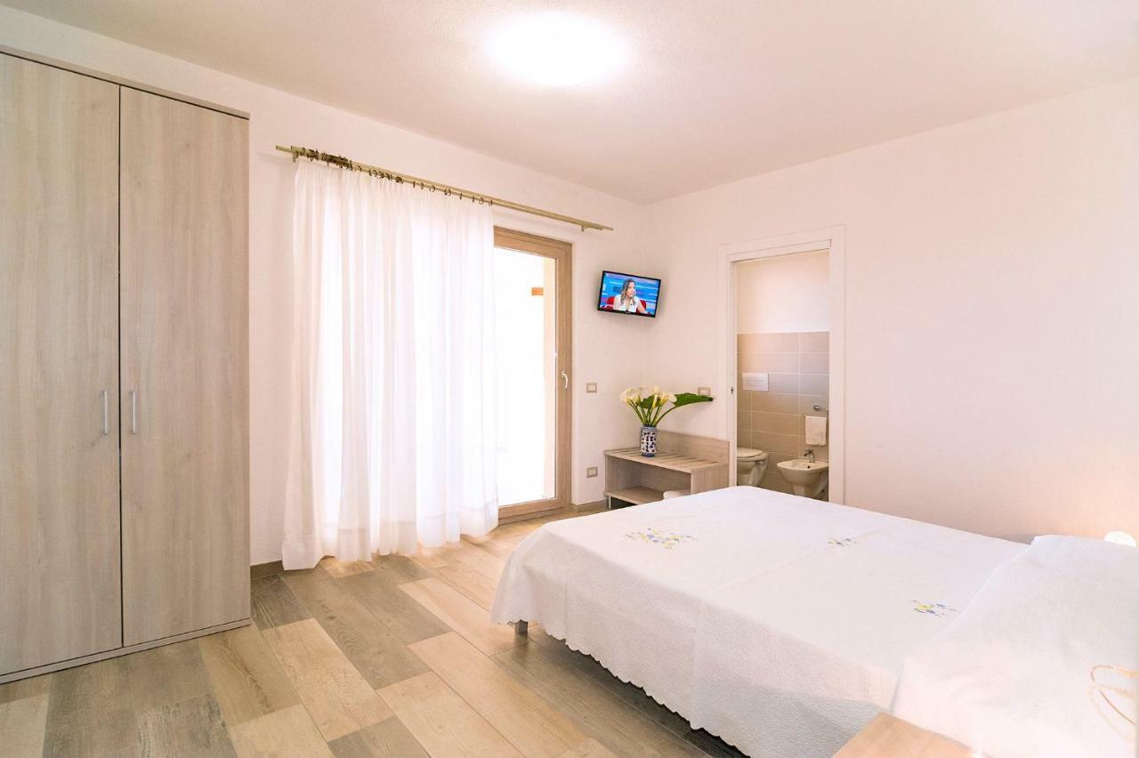 Molarotto Camere Con Angolo Cottura San Teodoro  Exteriör bild