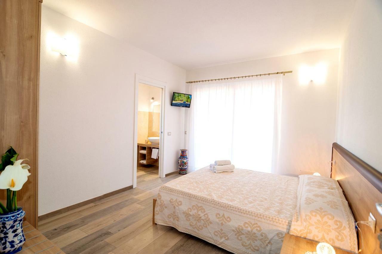 Molarotto Camere Con Angolo Cottura San Teodoro  Exteriör bild