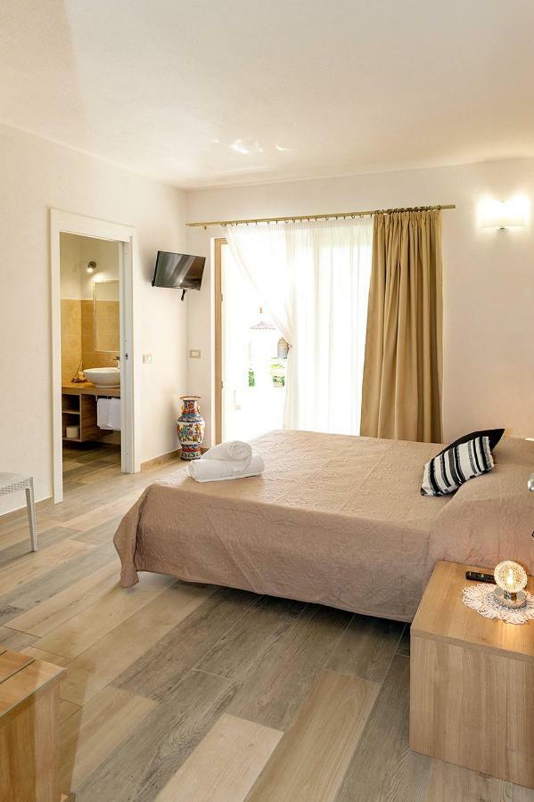 Molarotto Camere Con Angolo Cottura San Teodoro  Exteriör bild